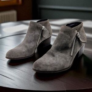 Vaneli Sz 8 Gray Suede Ankle Boots with Double Zippers